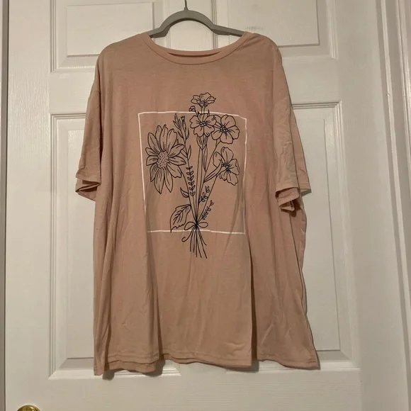 SHEIN Tan Floral Graphic T-Shirt. Flowy, Oversized, and Loose Fit. Soft material - Picture 1 of 4